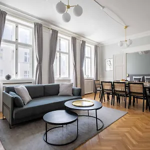  Lejlighed Lavish 4br In The Heart Of Cph By The Canals Danmark